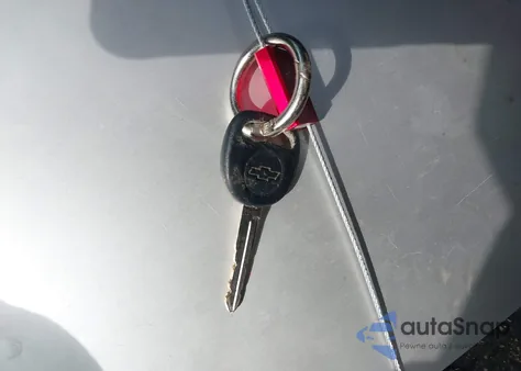 2002 Chevrolet Silverado 1500 z USA, uszkodzony, nr VIN 1GCEC14V12E188820